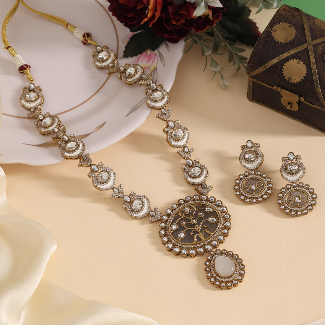 Off White Color Premium Quality Moissanite Kundan Necklace Set (CZN1070OWHT) - eindiawholesale.com