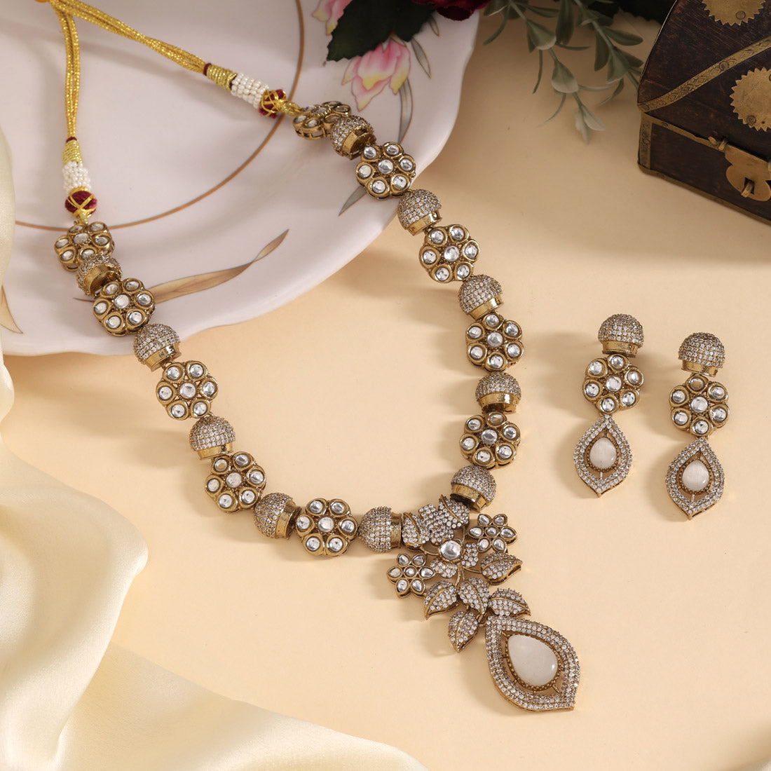 Off White Color Premium Quality Handmade In Jaipur Brass Ad & Monalisa Stone Necklace Set (CZN1071OWHT) - eindiawholesale.com