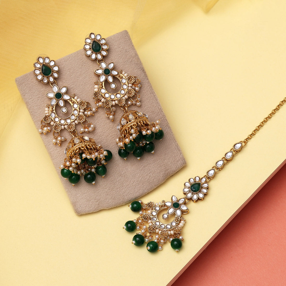 Green Color Kundan Earrings With Maang Tikka (KDTE575GRN) – Preyans