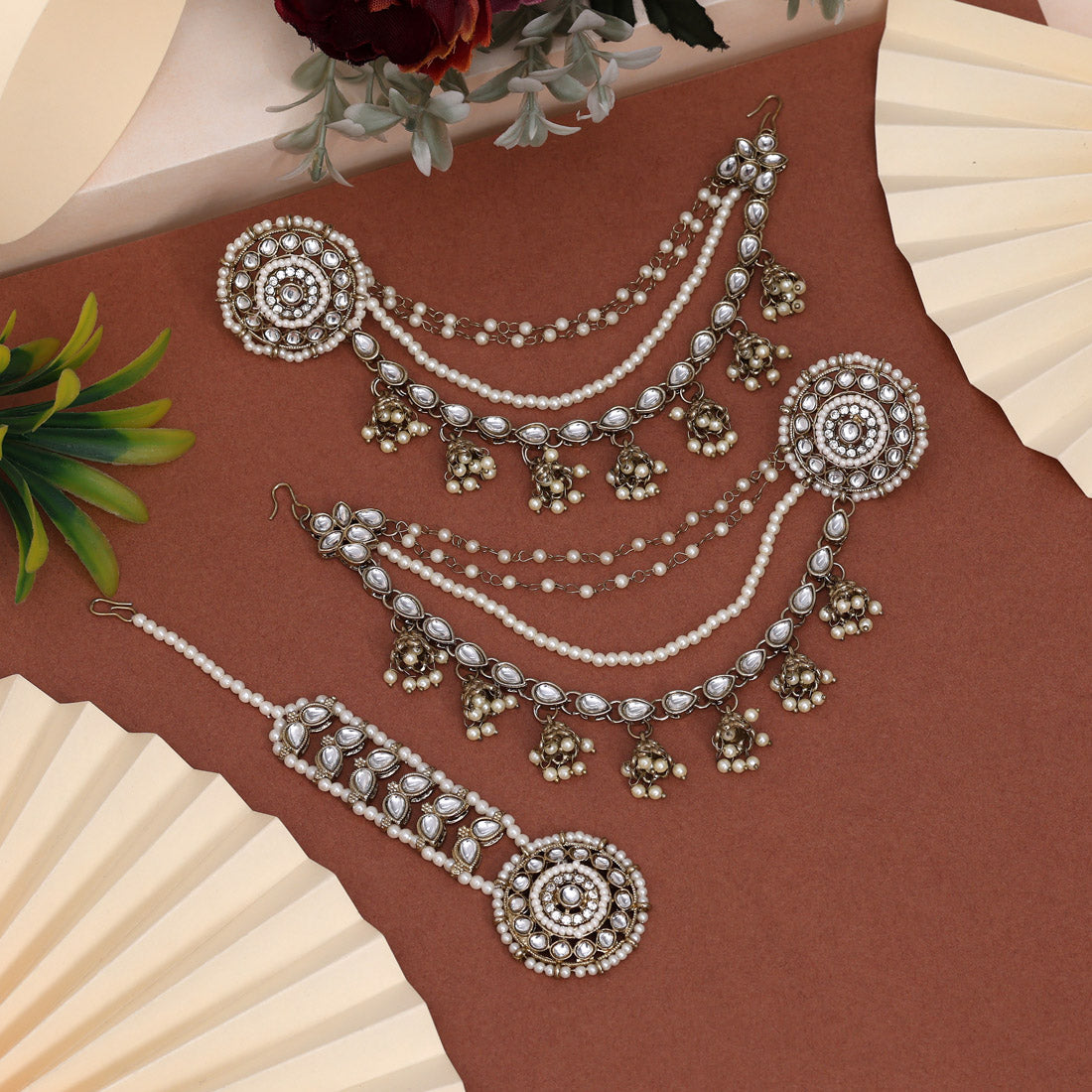 Pure White Color Kundan Earrings With Maang Tikka – Preyans