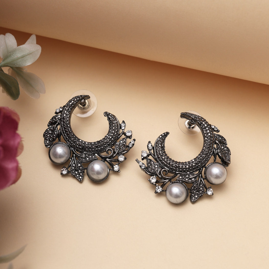 White Color Black Antique Earrings (DRKDE170WHT) - Preyans.com