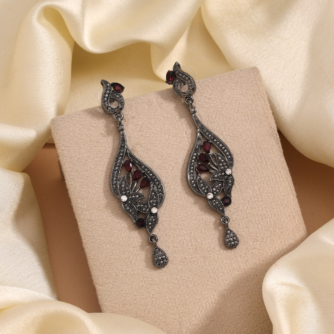 Magenta Color Fashion Earrings For Wedding Functions And Evening Outfits - Preyans.com