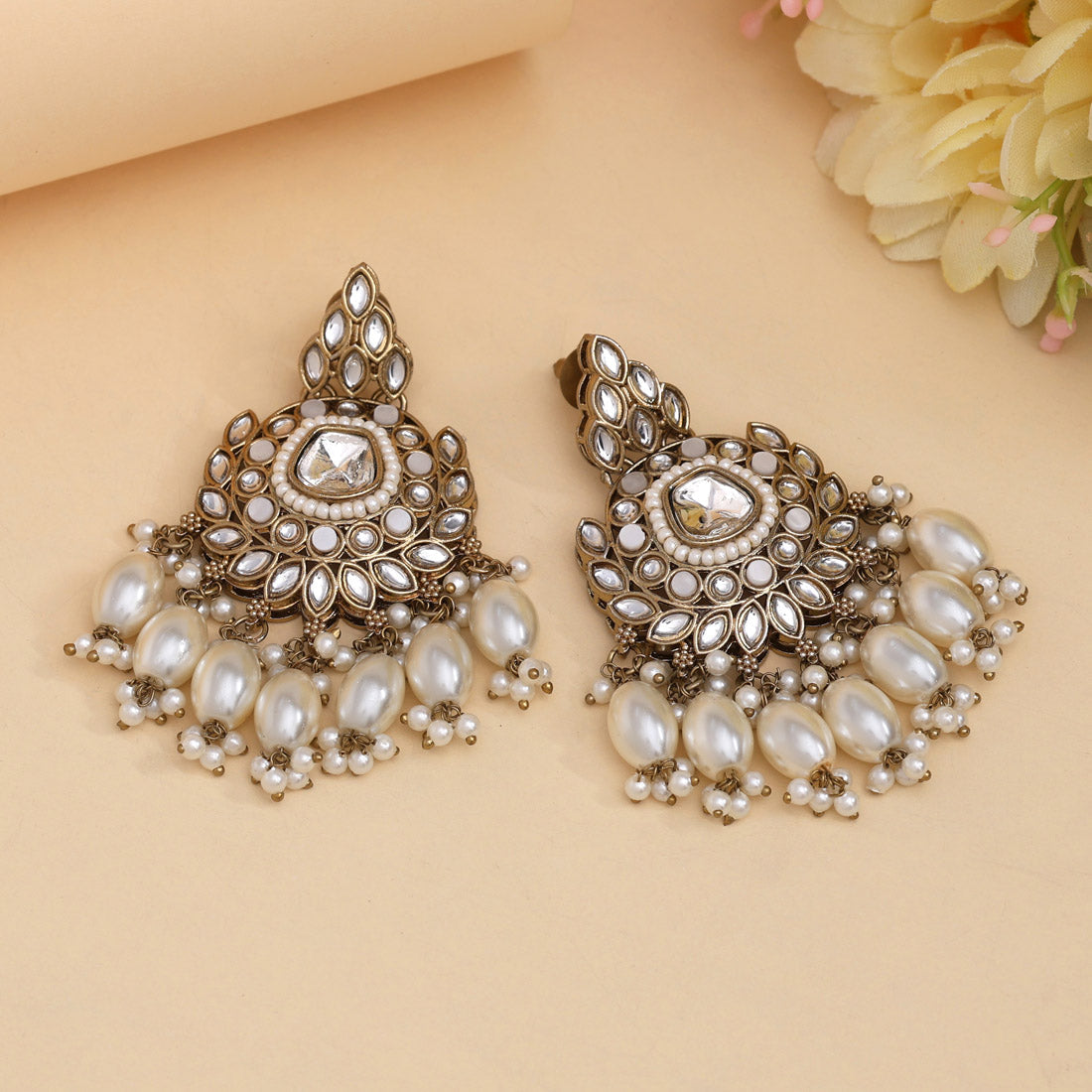 White Color Kundan Earrings (KDE1007WHT) - eindiawholesale.com