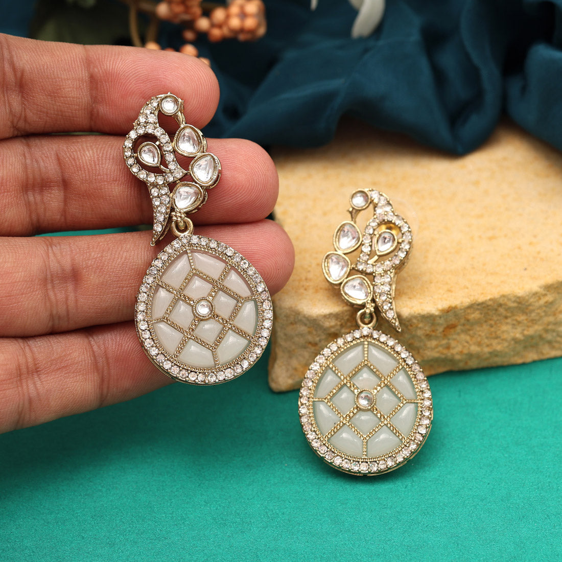 Off White Color Kundan Earrings (KDE971OWHT) - preyans.com