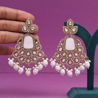 Gold & White Color Mother Of Pearl Kundan Earrings (KDE997GLDWHT) - Preyans.com