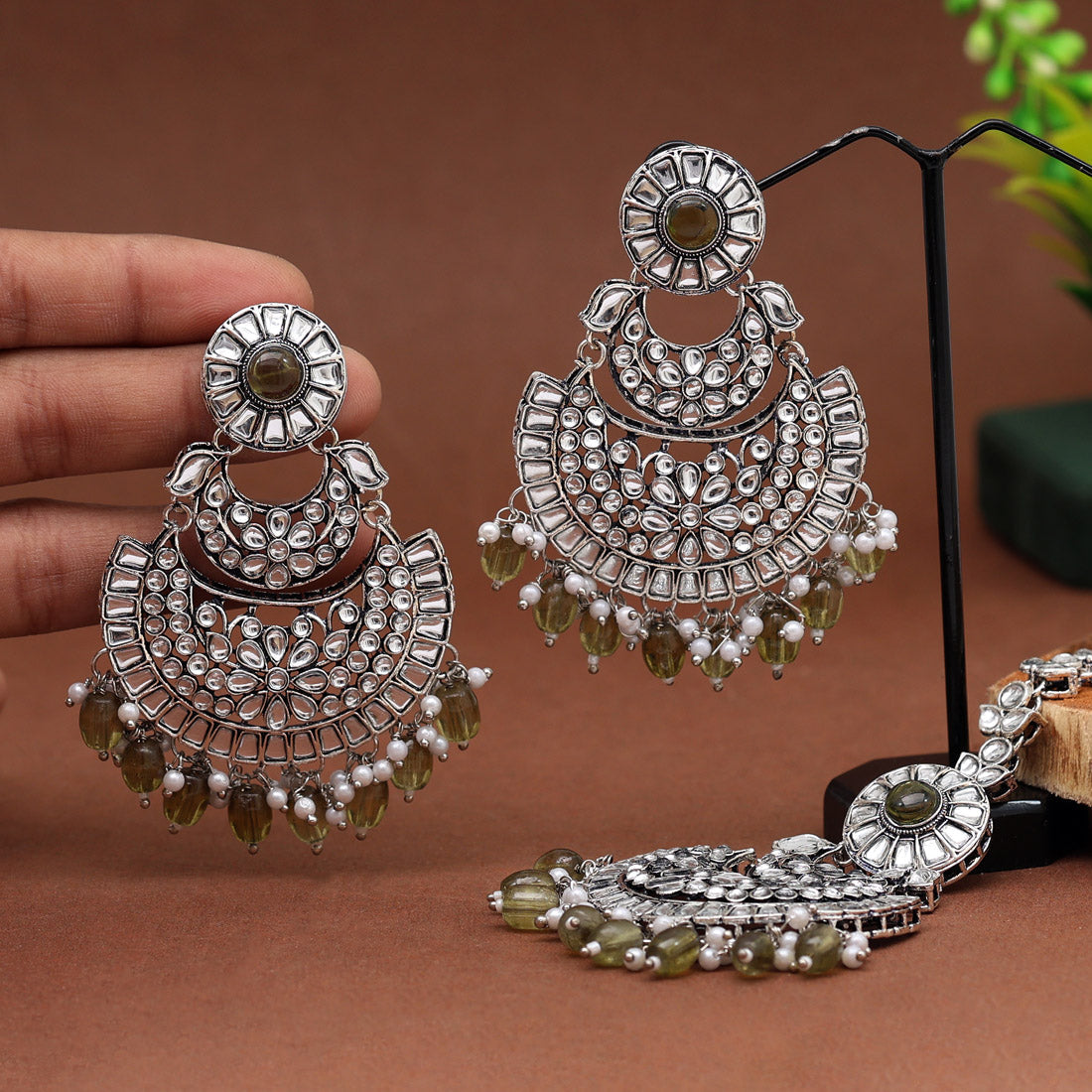 Mehandi Green Color Kundan Earrings With Maang Tikka (KDTE546MGRN) - preyans.com