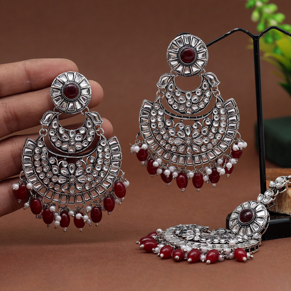 Maroon Color Kundan Earrings With Maang Tikka (KDTE546MRN) - preyans.com