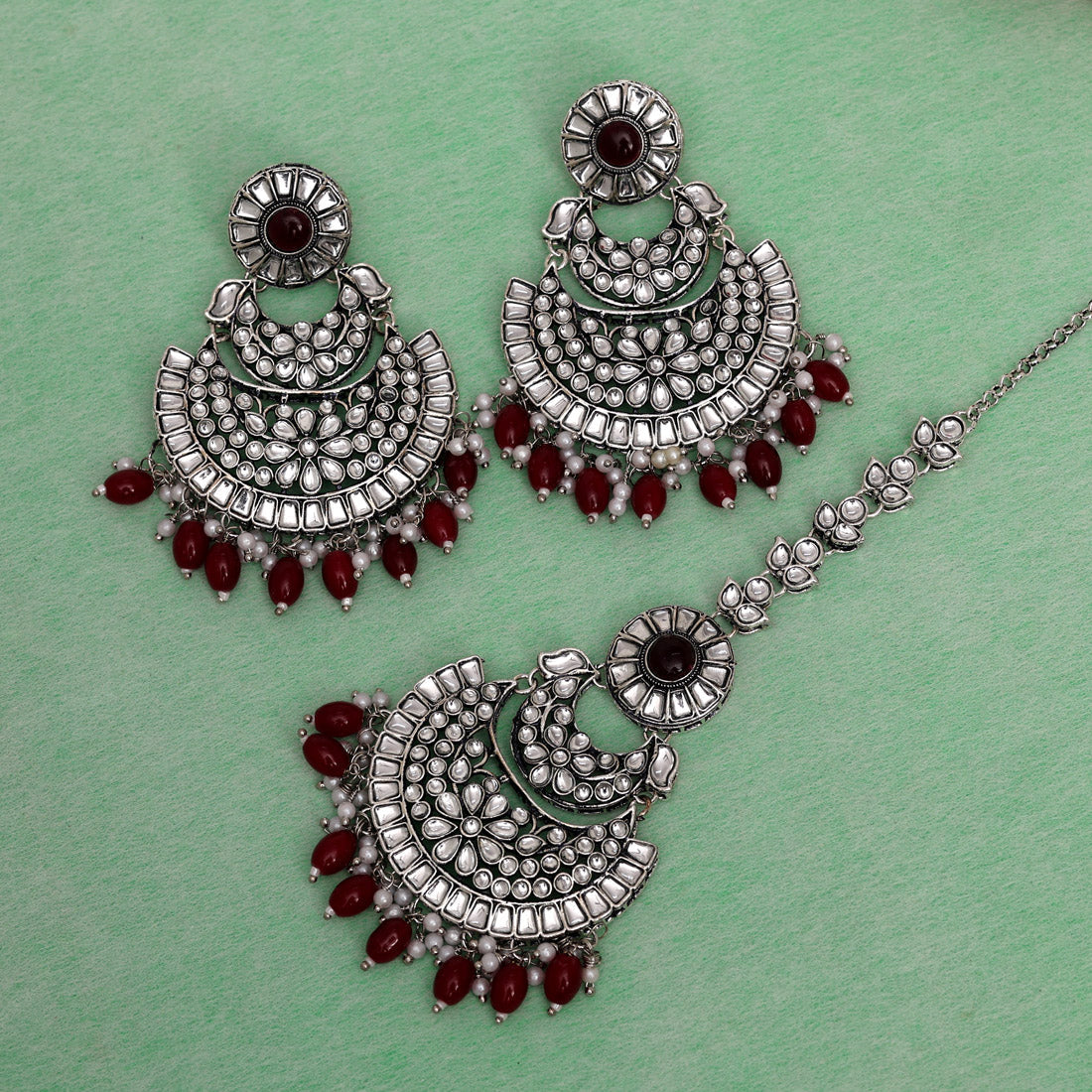 Maroon Color Kundan Earrings With Maang Tikka (KDTE546MRN) - preyans.com