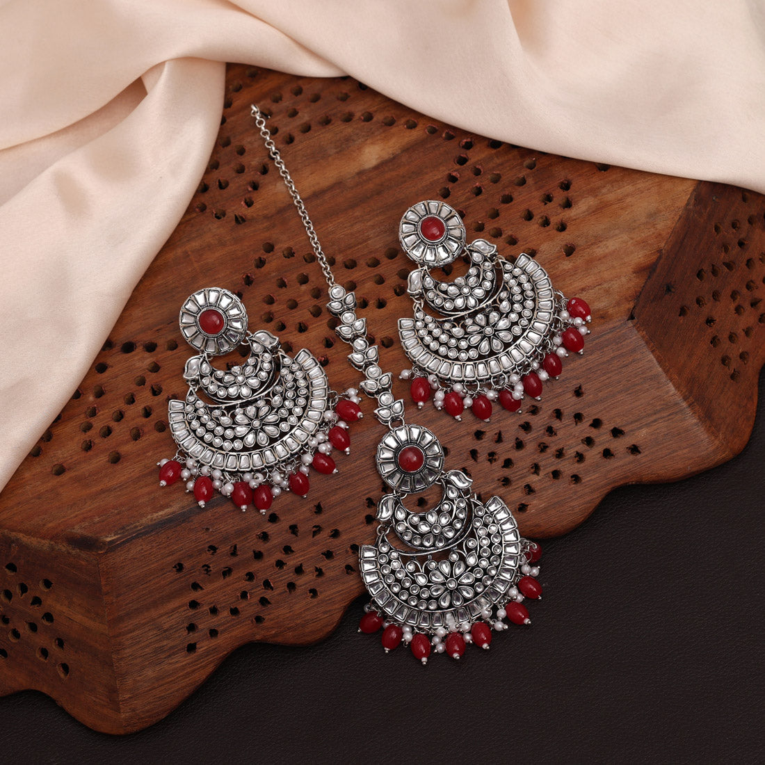 Red Color Kundan Earrings With Maang Tikka (KDTE546RED) - preyans.com