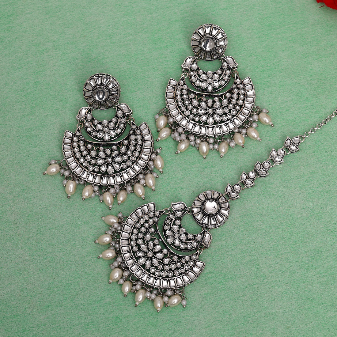 Silver Color Kundan Earrings With Maang Tikka (KDTE546SLV) - preyans.com