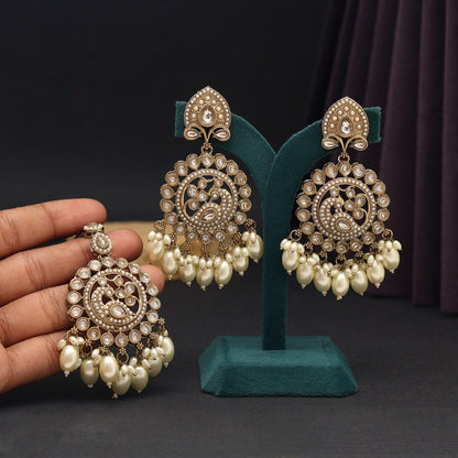 Gold Color Kundan Earrings With Maang Tikka (KDTE577GLD) - preyans.com