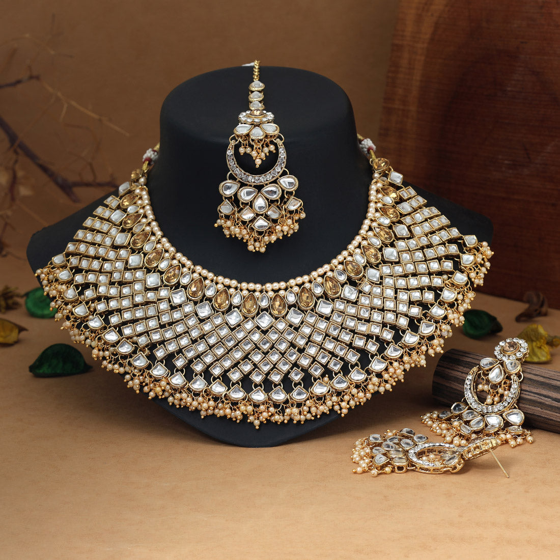 Gold Color Kundan Necklace Set (KN1026GLD) - Preyans.com